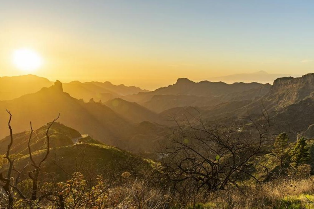 Vista al Teide desde la terraza: fotografía de Parador De Cruz De Tejeda, Gran Canaria