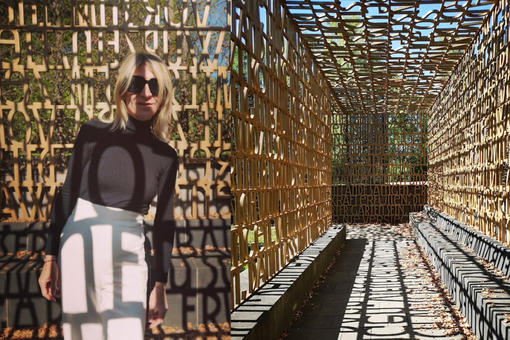 
© Konstantin Börner
Words and Wisdom as a Building Material
The "space of language and of the word" is the 129-letter highlight of the Christian Garden