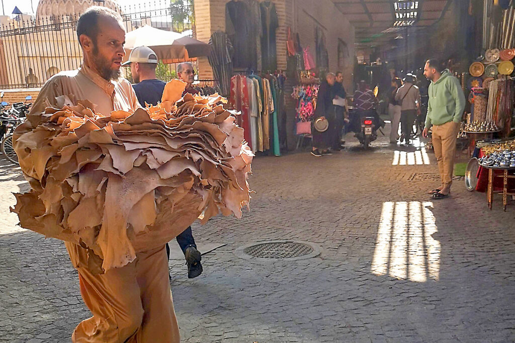 Souk Chouari-ba, az asztalosok negyedébe érsz