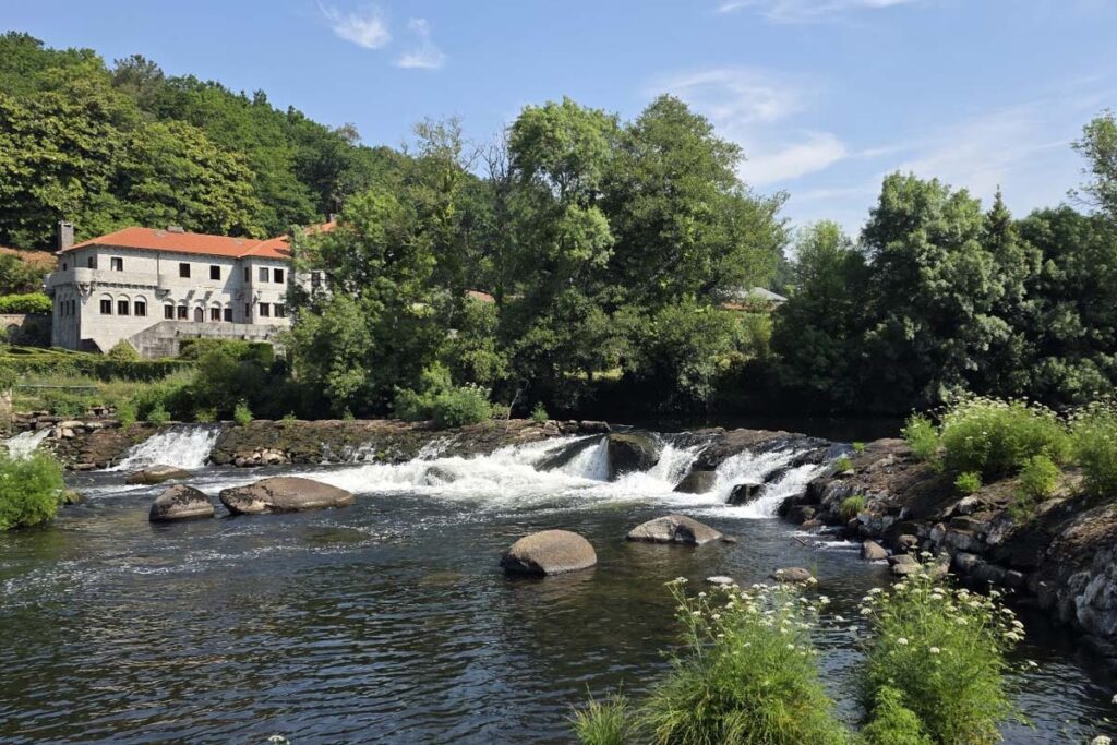 Ponte Maceira: a magical town on the Camino to Finisterre