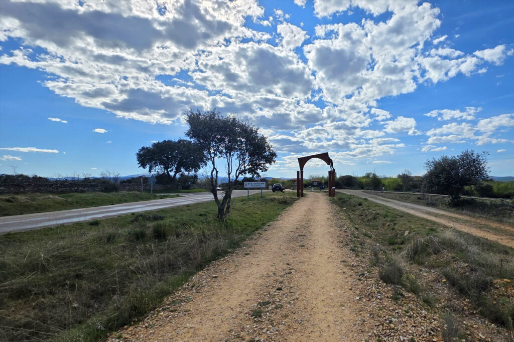 Az út során a táj változik. A nézőpont is.