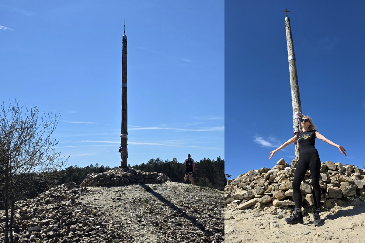 A Cruz de Ferro (Vaskereszt) jelentősége mindennemű ezoterikus vagy vallási pátosz nélkül, tisztán történelmi, gyakorlati és pszichológiai tényekre lefordítva:

A Camino fizikai és szimbolikus csúcspontja: Ez a Francia Út legmagasabb pontja (körülbelül 1500 méteren). Egy egyszerű fagerenda egy vaskereszttel, amely egy embermagasságú, zarándokok által hordott kövekből álló domb (úgynevezett amilladoiro) közepén áll.